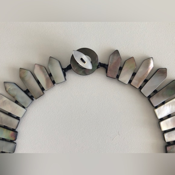 Reversible Shell Necklace - Picture 6 of 8